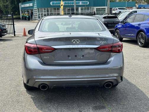 2022 INFINITI Q50 LUXE