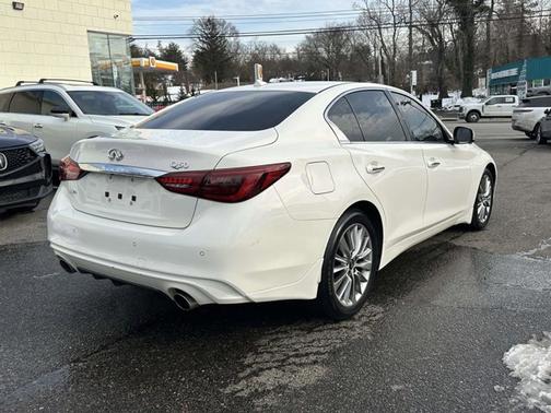 2023 INFINITI Q50 LUXE