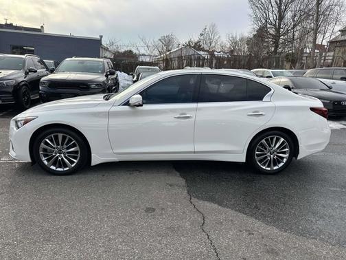 2023 INFINITI Q50 LUXE