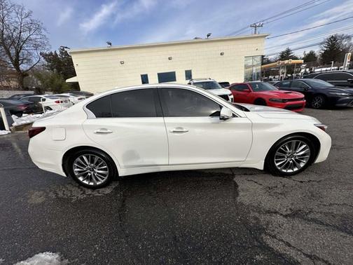 2023 INFINITI Q50 LUXE
