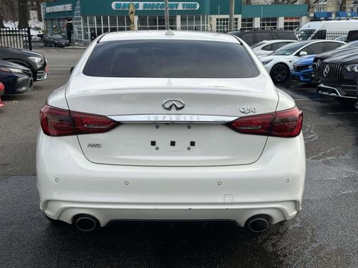 2023 INFINITI Q50 LUXE