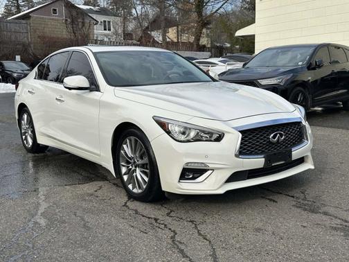 2023 INFINITI Q50 LUXE