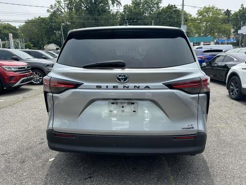2021 Toyota Sienna LE 8 Passenger