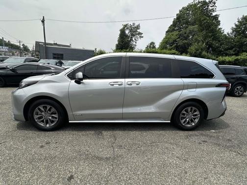 2021 Toyota Sienna LE 8 Passenger