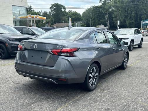 2022 Nissan Versa SV