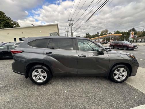 2023 Toyota Highlander LE