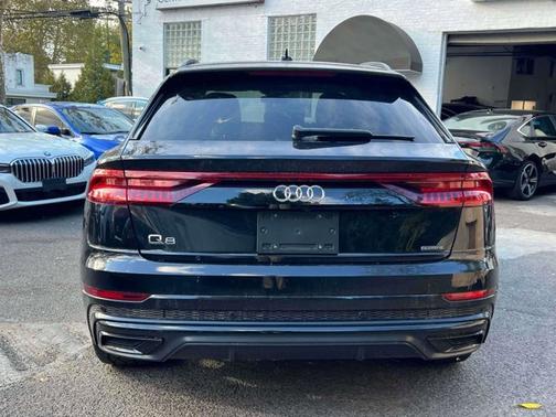 2021 Audi Q8 Premium Plus