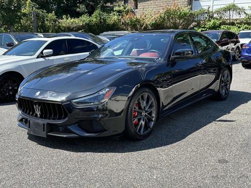 2022 Maserati Ghibli Modena Q4