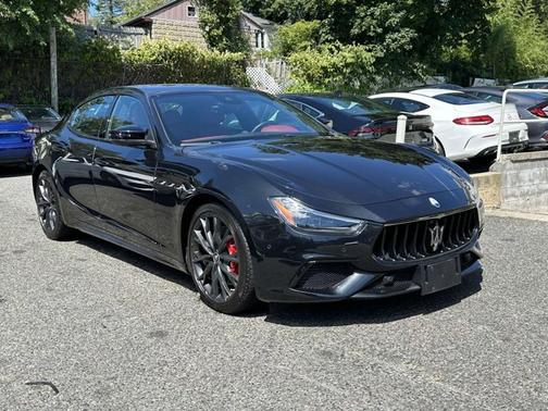 2022 Maserati Ghibli Modena Q4