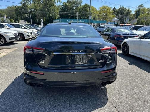 2022 Maserati Ghibli Modena Q4