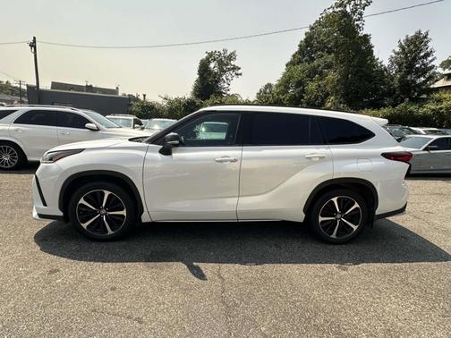2022 Toyota Highlander XSE