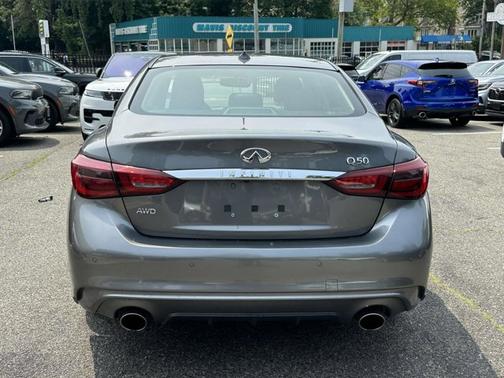 2022 INFINITI Q50 LUXE