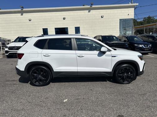 2023 Volkswagen Taos SE