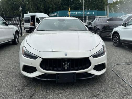 2022 Maserati Ghibli Modena Q4