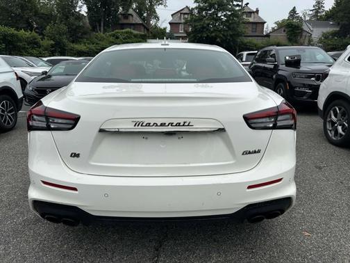 2022 Maserati Ghibli Modena Q4