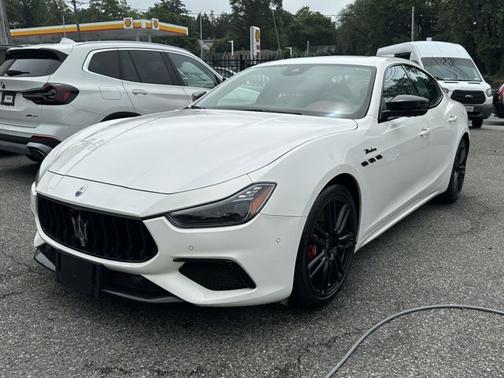 2022 Maserati Ghibli Modena Q4