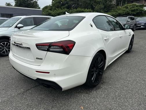 2022 Maserati Ghibli Modena Q4