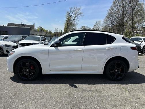 2022 Alfa Romeo Stelvio Veloce