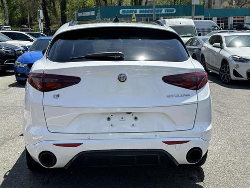 2022 Alfa Romeo Stelvio Veloce