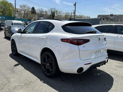 2022 Alfa Romeo Stelvio Veloce