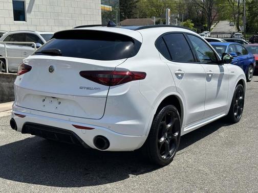 2022 Alfa Romeo Stelvio Veloce
