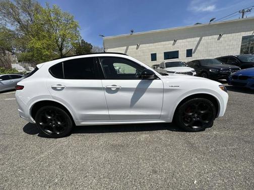 2022 Alfa Romeo Stelvio Veloce