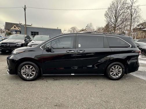 2024 Toyota Sienna XLE
