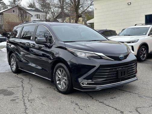 2024 Toyota Sienna XLE