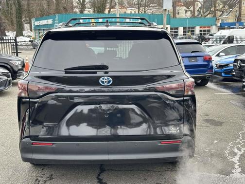 2024 Toyota Sienna XLE
