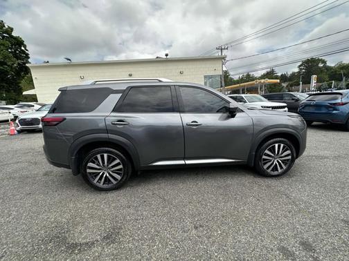 2022 Nissan Pathfinder Platinum