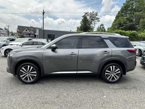 2022 Nissan Pathfinder Platinum