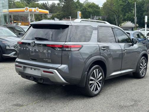 2022 Nissan Pathfinder Platinum