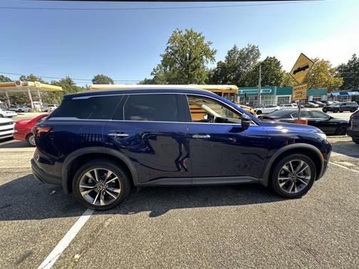 2023 INFINITI QX60 LUXE