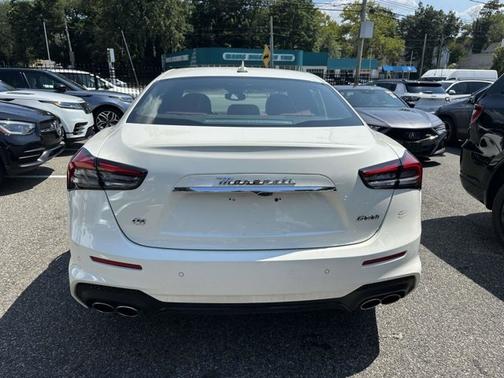 2022 Maserati Ghibli Modena Q4