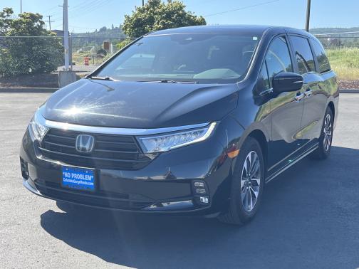 Crystal Black Pearl 2024 Honda Odyssey