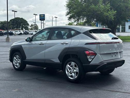 Cyber Gray Metallic 2024 Hyundai KONA SE
