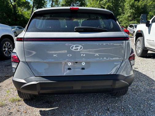 Cyber Gray Metallic 2024 Hyundai KONA SE