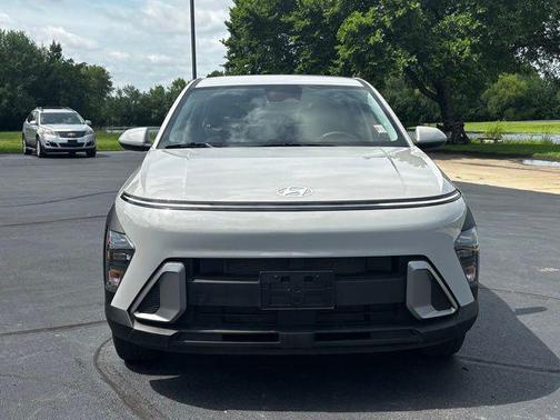 Cyber Gray Metallic 2024 Hyundai KONA SE