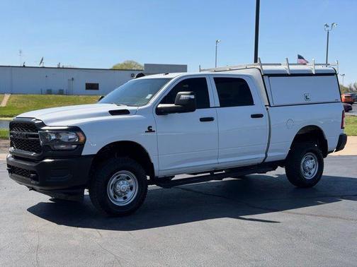 2023 RAM 2500 Tradesman Crew Cab 4x4 6'4' Box