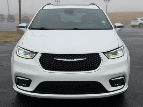 2022 Chrysler Pacifica L