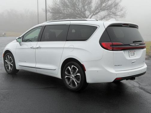 2022 Chrysler Pacifica L