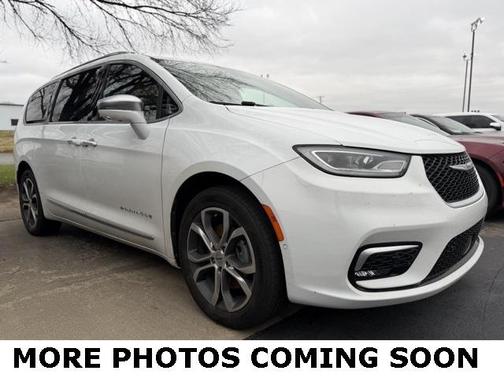 2022 Chrysler Pacifica L