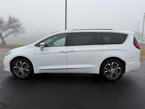 2022 Chrysler Pacifica L