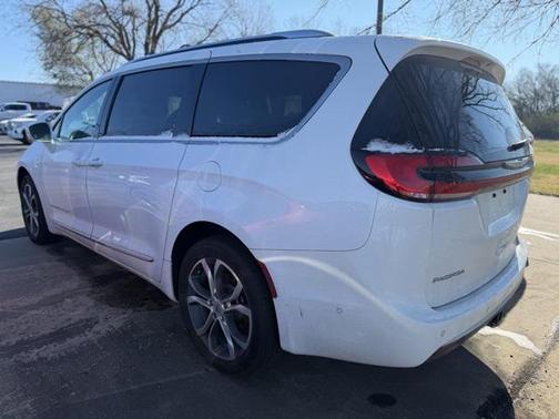 2022 Chrysler Pacifica L