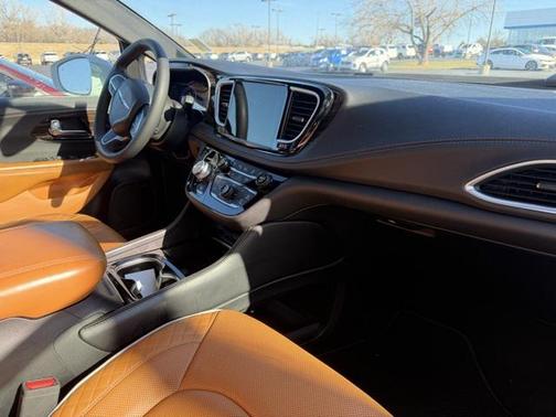 2022 Chrysler Pacifica L