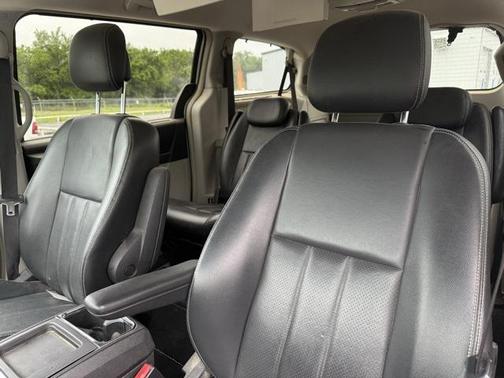 2010 Chrysler Town & Country Touring