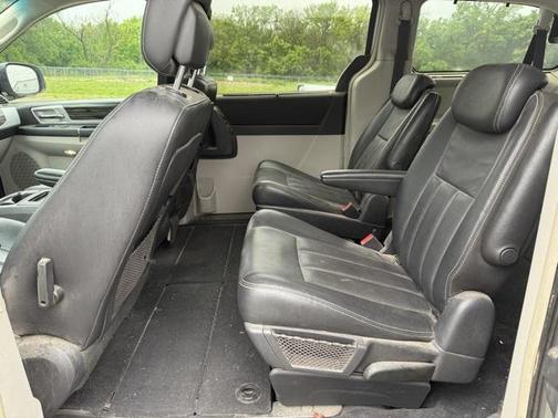 2010 Chrysler Town & Country Touring