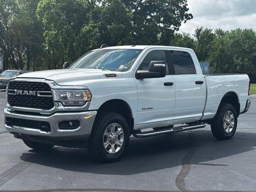Bright White Clearcoat 2024 RAM 2500 Big Horn Crew Cab 4x4 6'4' Box