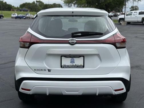 2022 Nissan Kicks S