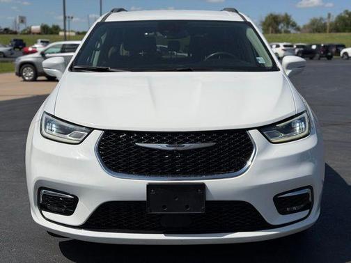 Bright White Clearcoat 2022 Chrysler Pacifica Touring L